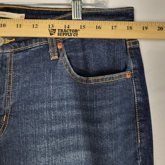 Levis Boyfriend Jeans Women's 32 Waist Cropped Distressed Dark Wash NEW - Picture 6 of 10